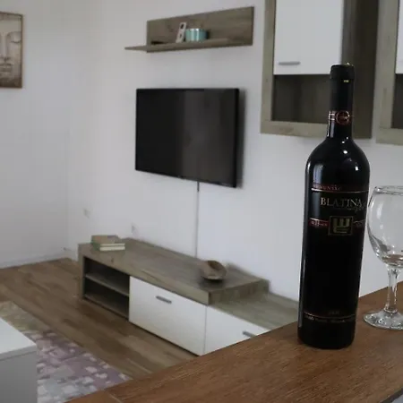 Ney-ney Apartament *